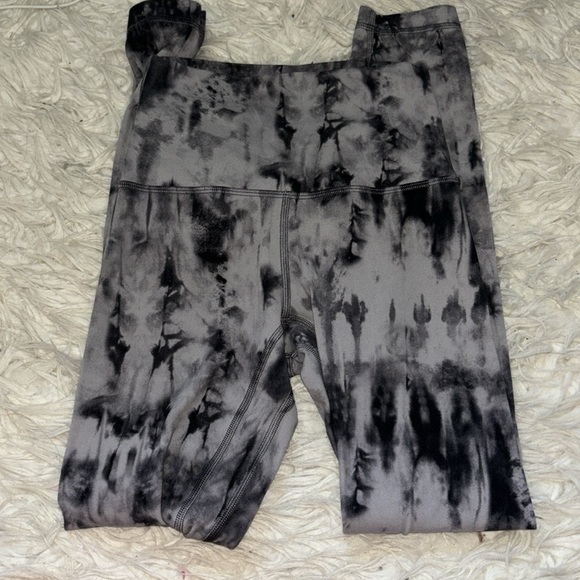 Gray tie dye lululemon legging & sports bra set - Picture 4 of 7